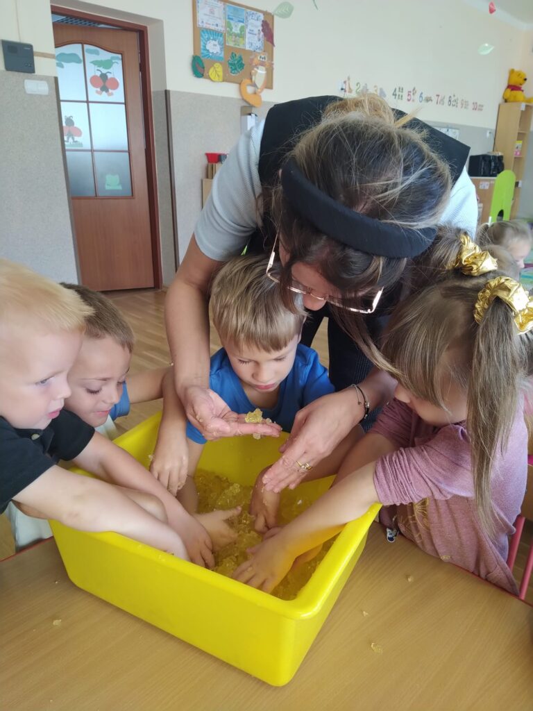 Ogólnopolski Projekt Edukacyjny ,,Sensoryczna Tęcza'' - kolor żółty