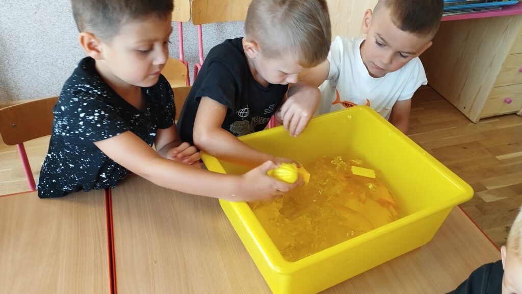 Ogólnopolski Projekt Edukacyjny ,,Sensoryczna Tęcza'' - kolor żółty