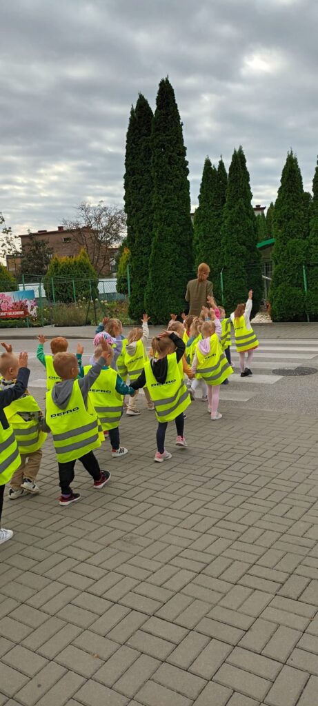 Wyjście na skrzyżowanie grupa ''Papużki''