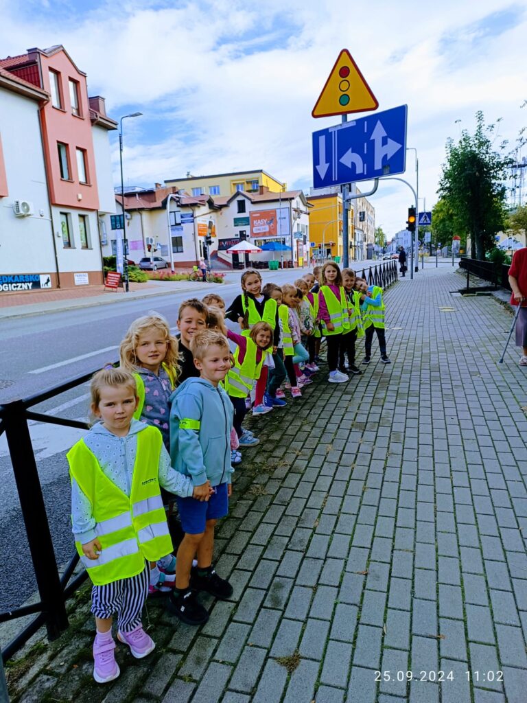 Wyjście na skrzyżowanie i do warzywniaka grupa ''Żyrafki''