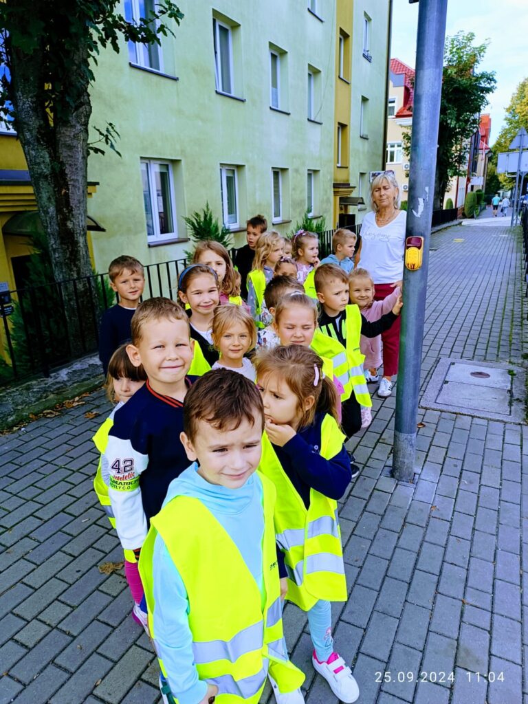 Wyjście na skrzyżowanie i do warzywniaka grupa ''Żyrafki''