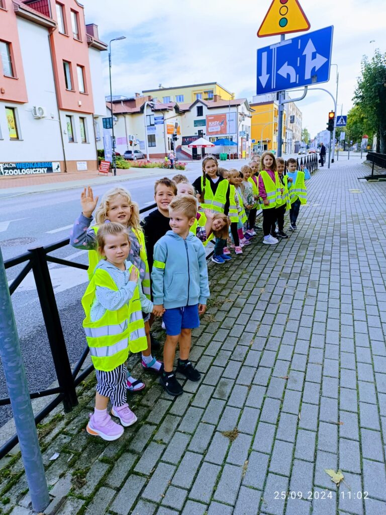 Wyjście na skrzyżowanie i do warzywniaka grupa ''Żyrafki''