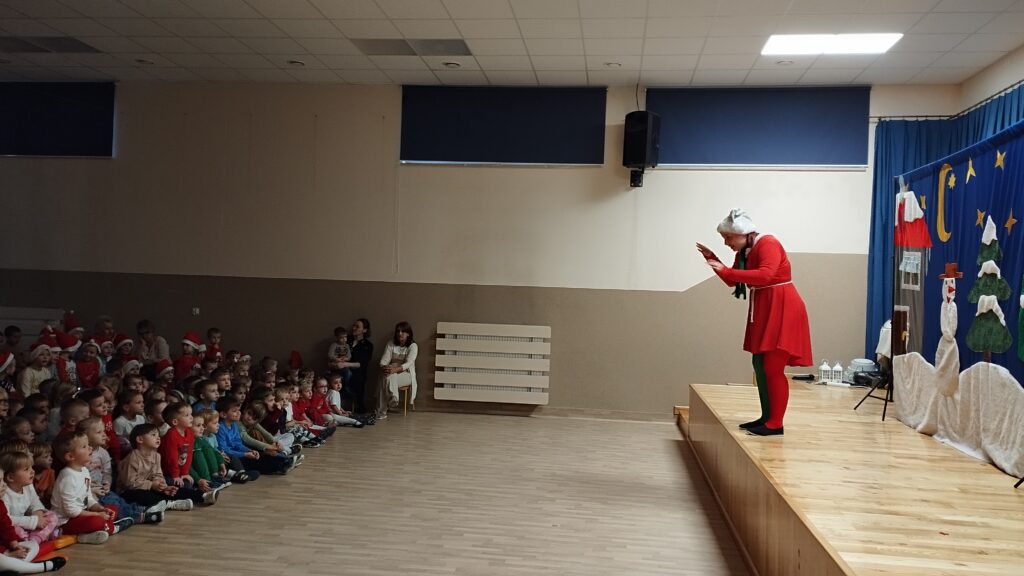 MIKOŁAJ TUŻ TUŻ TUŻ... - TEATRZYK "MIKOŁAJKOWY"