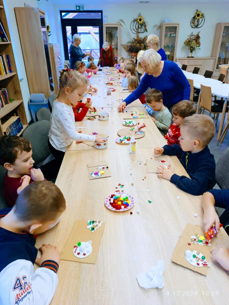 ŚWIĄTECZNE WARSZTATY W KLUBIE SENIORA