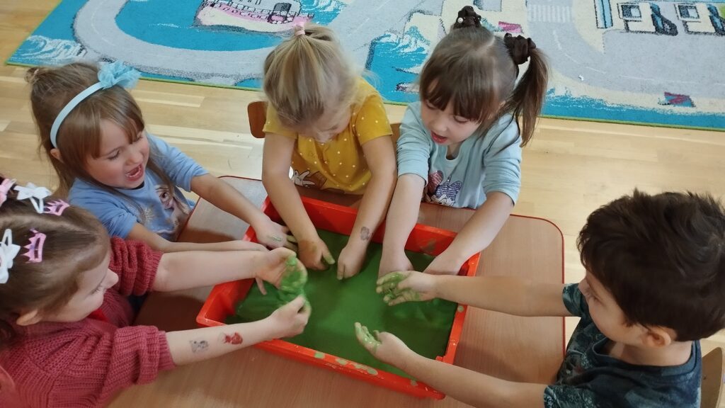 OGÓLNOPOLSKI PROJEKT EDUKACYJNY ,,KRAINA ZMYSŁÓW'' - SLIME