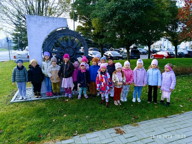 Wyjście do Miejsko-Gminnej Biblioteki Publicznej w Busku - Zdroju grupa ''Żyrafki''