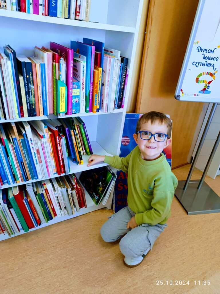 Wyjście do Miejsko-Gminnej Biblioteki Publicznej w Busku - Zdroju grupa ''Żyrafki''