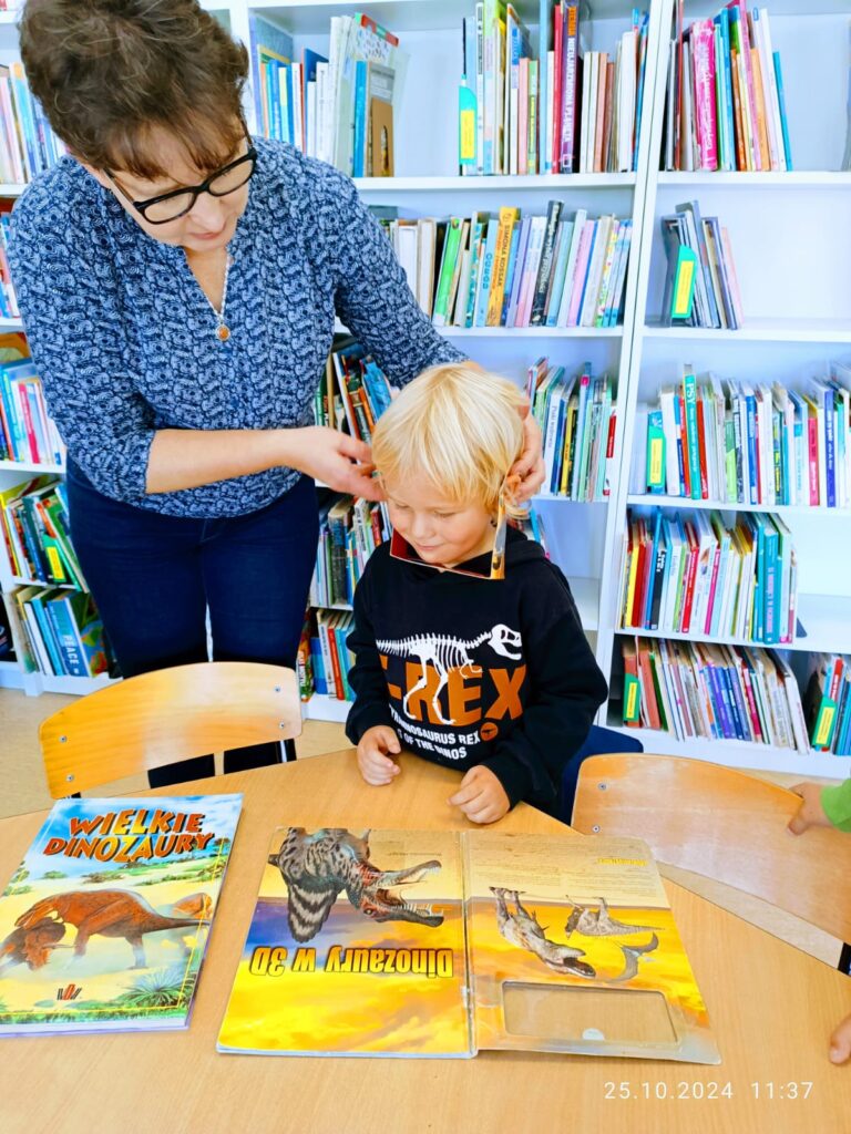 Wyjście do Miejsko-Gminnej Biblioteki Publicznej w Busku - Zdroju grupa ''Żyrafki''