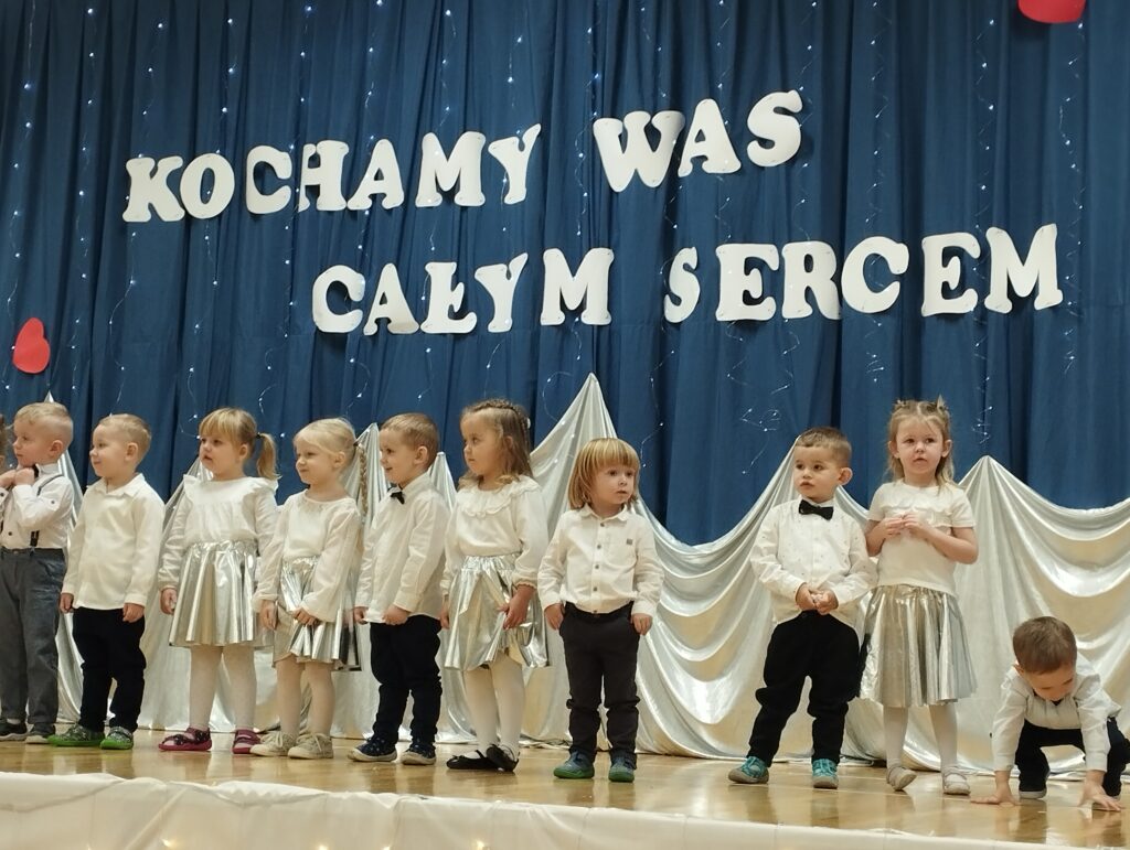 KOCHAMY WAS CAŁYM SERCEM