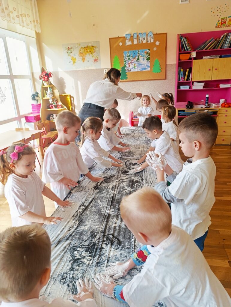 OGÓLNOPOLSKI PROJEKT EDUKACYJNY ,,SENSORYCZNA TĘCZA” – KOLOR BIAŁY