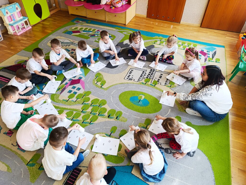 OGÓLNOPOLSKI PROJEKT EDUKACYJNY ,,SENSORYCZNA TĘCZA” – KOLOR BIAŁY